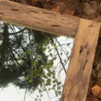зеркало в деревянной раме