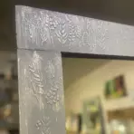 зеркало в деревянной раме