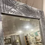 зеркало в деревянной раме