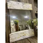 зеркало настенное в деревянной раме